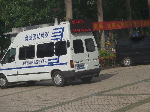 移動(dòng)檢測車能快速高效的對食品進(jìn)行檢測