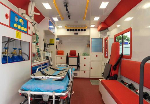 千里護送，轉運救護車帶動救護車廠家發(fā)展02