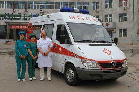 車禍期間，救護(hù)車及時(shí)出現(xiàn)能救人于危難